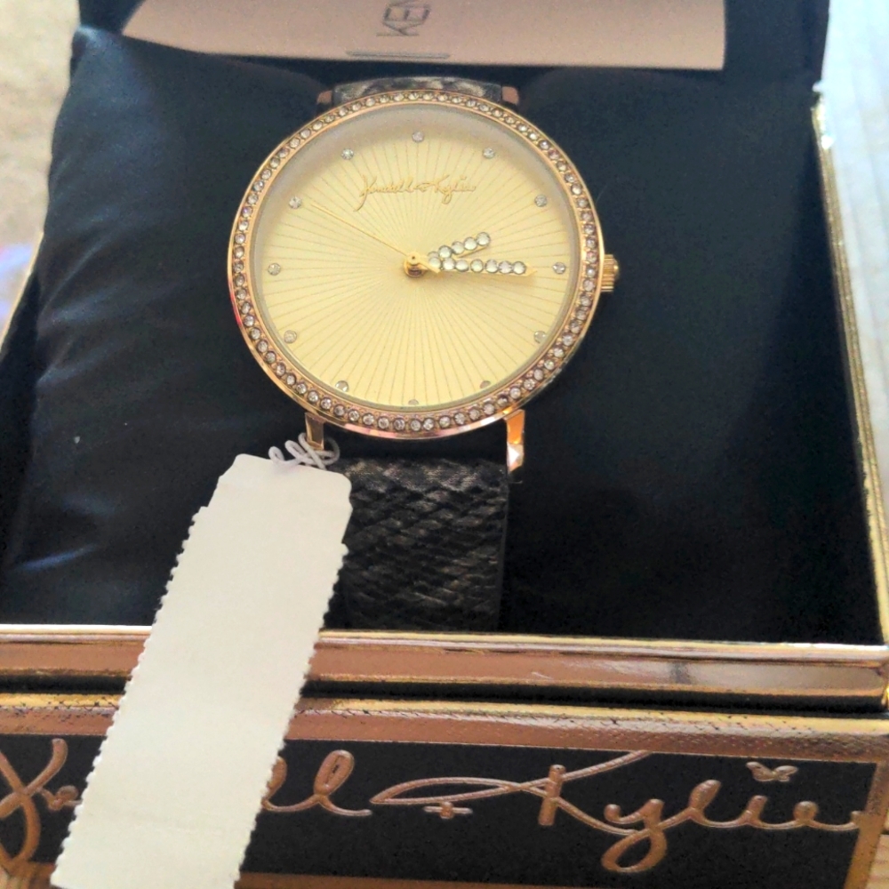 Kendall and Kylie Watch